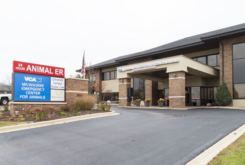 Primary Photo Of 3670 S 108th St, Greenfield Medical For Lease