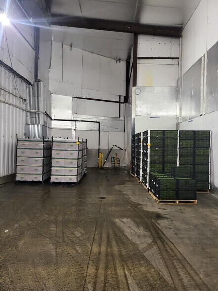 More Photos Of 1000 Lawrence St, Los Angeles Warehouse For Sale