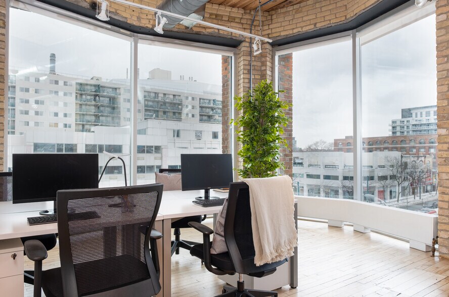 More Photos Of 215 Spadina Ave, Toronto Coworking Space