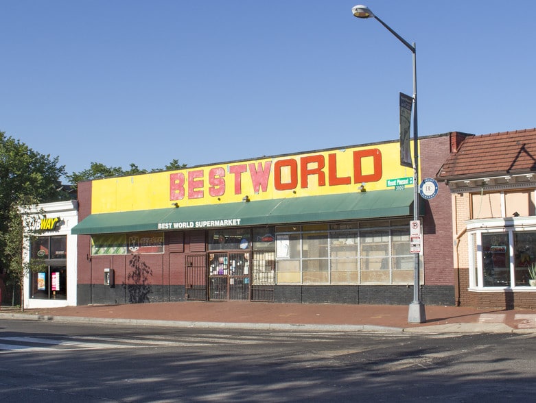 Primary Photo Of 3178 Mt Pleasant St NW, Washington Supermarket For Lease