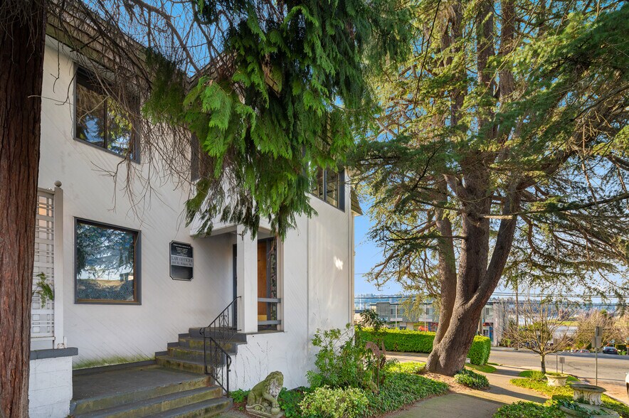 More Photos Of 207 Edgar St, Seattle Office For Sale