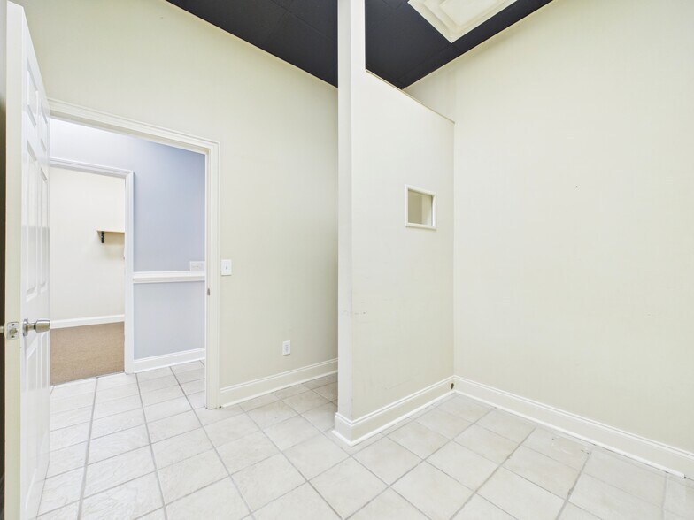 More Photos Of 7559 Kayne Blvd, Columbus Freestanding For Lease