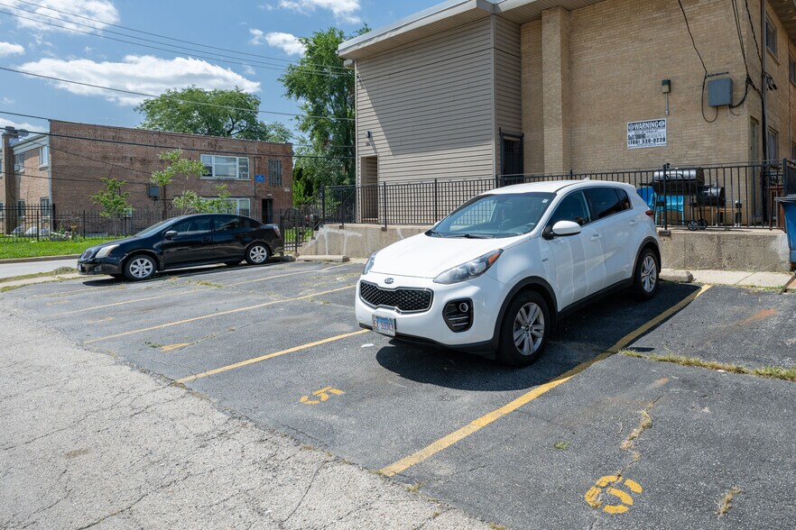 More Photos Of 3001 Prairie St, Franklin Park Apartments For Sale