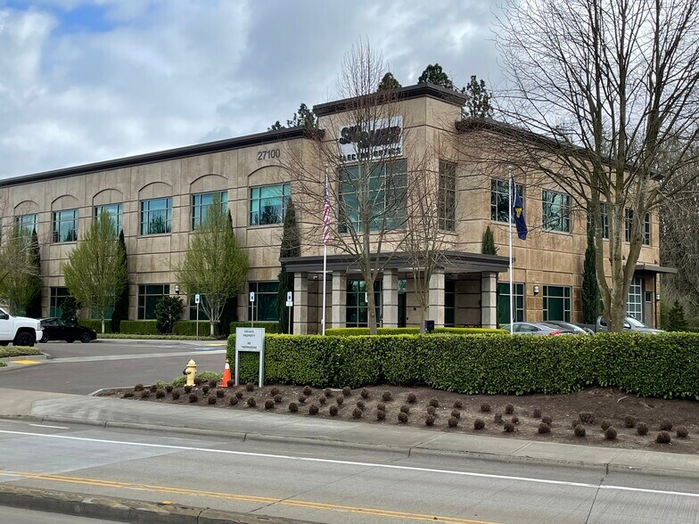 More Photos Of 27100 SW Parkway Ave, Wilsonville Light Distribution For Lease
