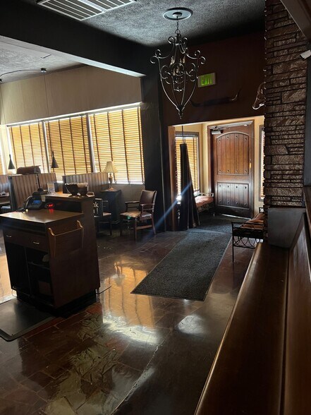 More Photos Of 217 N Elder St, Moses Lake Restaurant For Sale