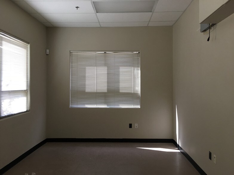 More Photos Of 2575 Montessouri St, Las Vegas Loft Creative Space For Lease