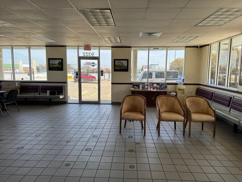 More Photos Of 9322 LBJ Fwy, Dallas Fast Food For Lease
