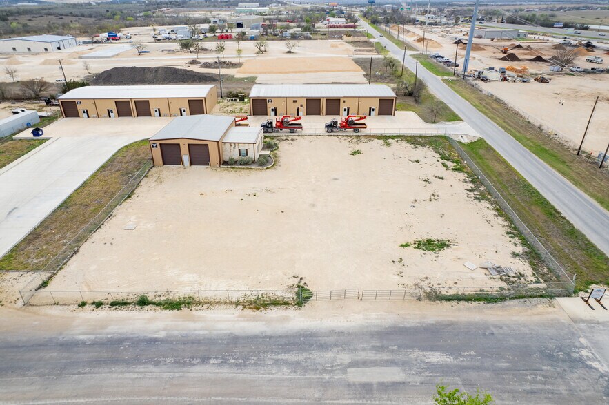 More Photos Of 7977 Old Bastrop Rd, New Braunfels Unknown For Lease