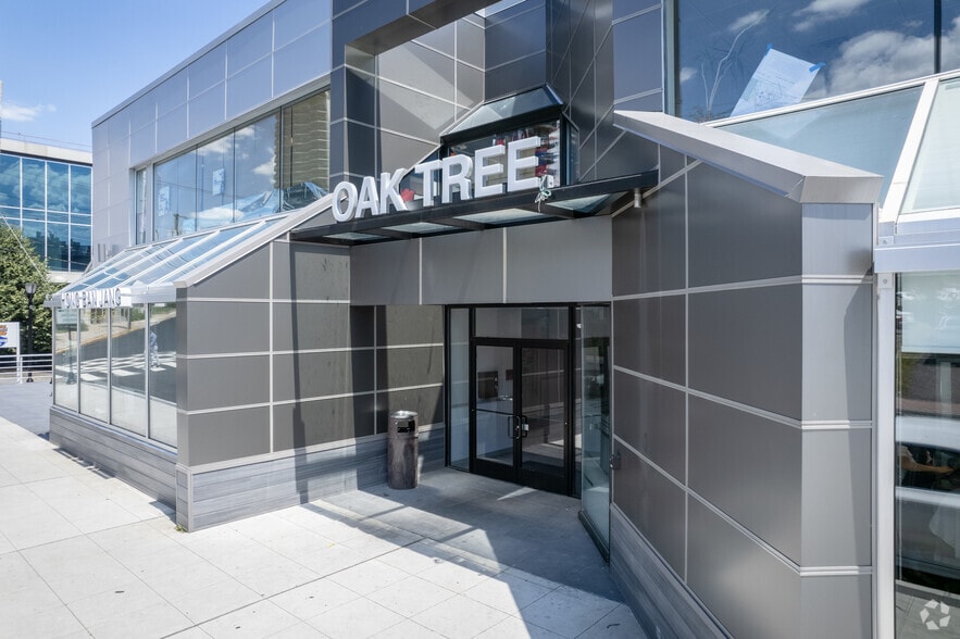 More Photos Of 2024 Center Ave, Fort Lee Storefront Retail Office For Lease