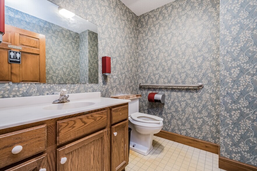 More Photos Of 7222 Day Ave SW, Navarre Medical For Lease