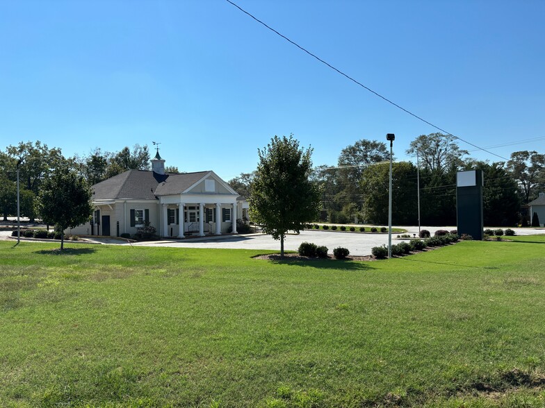 More Photos Of 305 New Neely Ferry Rd, Mauldin Bank For Lease