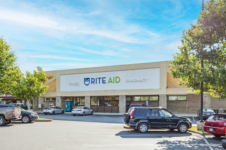 More Photos Of 811 Tucker Rd, Tehachapi General Retail For Lease