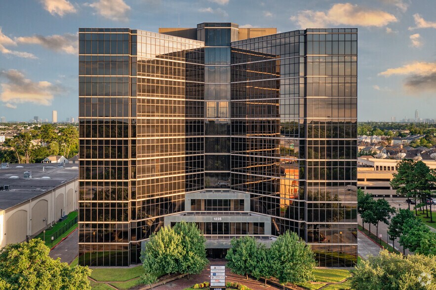 More Photos Of 1225 N Loop Fwy W, Houston Office For Lease