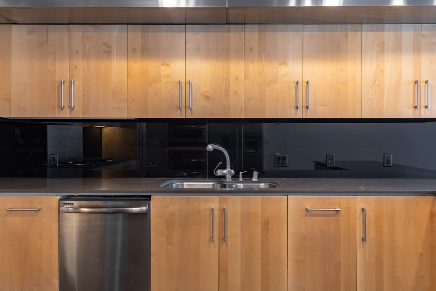 More Photos Of 2100 Abbot Kinney Blvd, Venice Office For Lease