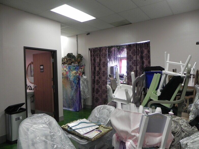 More Photos Of 2083 Orange Tree Ln, Redlands Freestanding For Lease