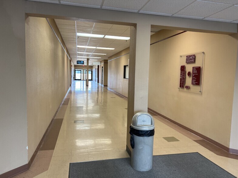 More Photos Of 500 N Holmen Dr, Holmen Health Club For Lease
