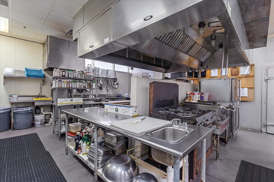 More Photos Of 15 S Beneva Rd, Sarasota Restaurant For Lease