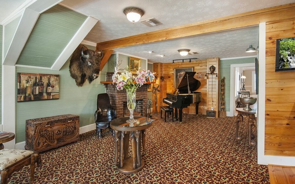 More Photos Of 107 N Broadway St, Fellsmere Hotel For Sale