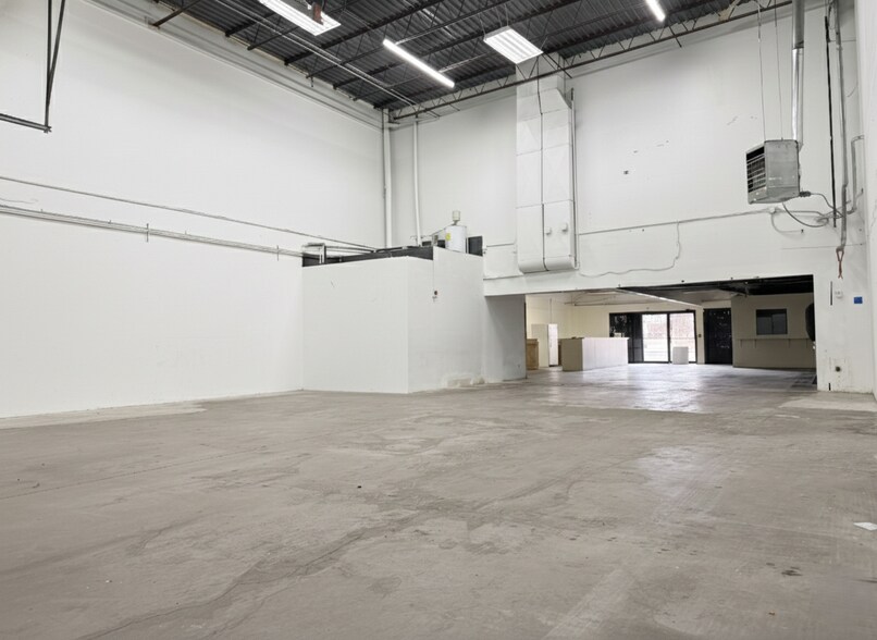 More Photos Of 8884 Federal Blvd, Federal Heights Warehouse For Lease