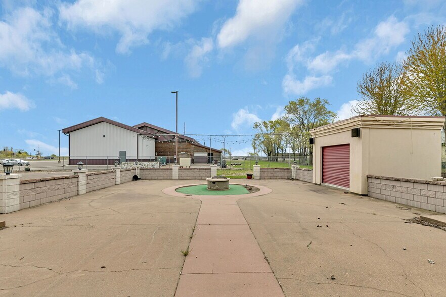 More Photos Of 14860 165th Ave, Becker Restaurant For Sale