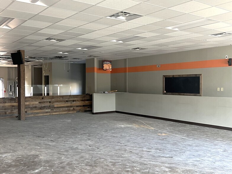 More Photos Of 1530 Mercer University Dr, Macon-Bibb Storefront Retail Office For Lease