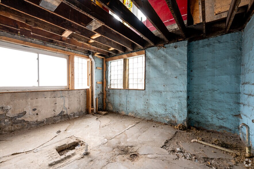 More Photos Of 1001 Hosbrook St, Indianapolis Religious Facility For Sale