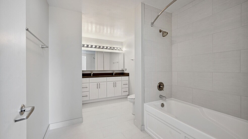 More Photos Of 540 N State St, Chicago Apartments For Lease