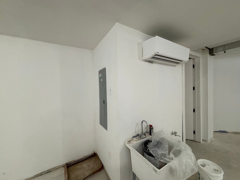 More Photos Of 1317 Myrtle Ave, Brooklyn Showroom For Lease