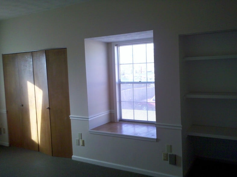 More Photos Of 300 W Broome St, Lagrange Office For Sale