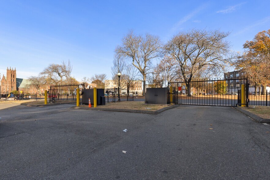 More Photos Of 19-25 Main St, Hartford Office Residential For Sale