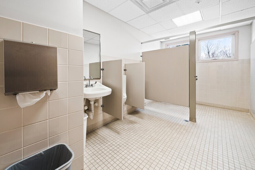 More Photos Of 12 Washington St, Plainville Medical For Lease