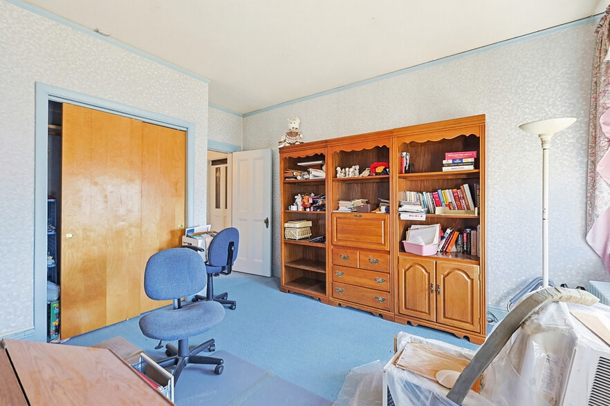 More Photos Of 1501 Lonsdale Ave, Lincoln General Retail For Sale