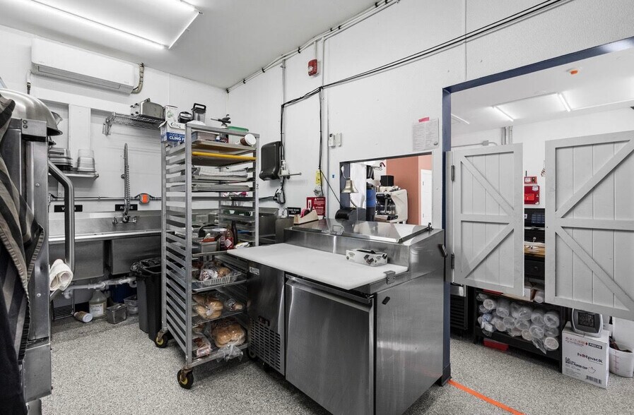 More Photos Of 2 Pond St, Bristol Storefront For Sale