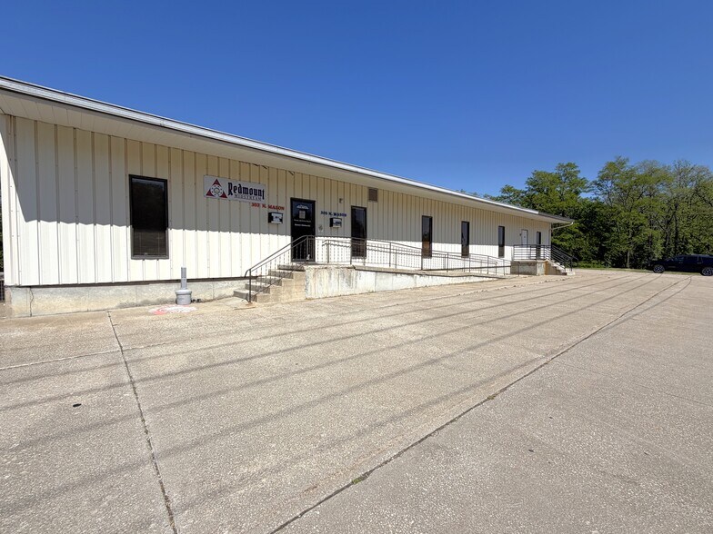 More Photos Of 305 N Mason St, Carrollton Office For Sale
