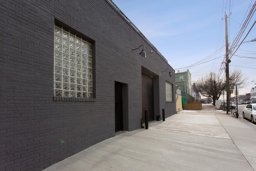More Photos Of 910 Grand Ave, North Bergen Warehouse For Lease