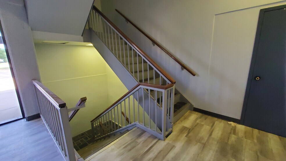 More Photos Of 1300 Irving Park Rd, Streamwood General Retail For Sale