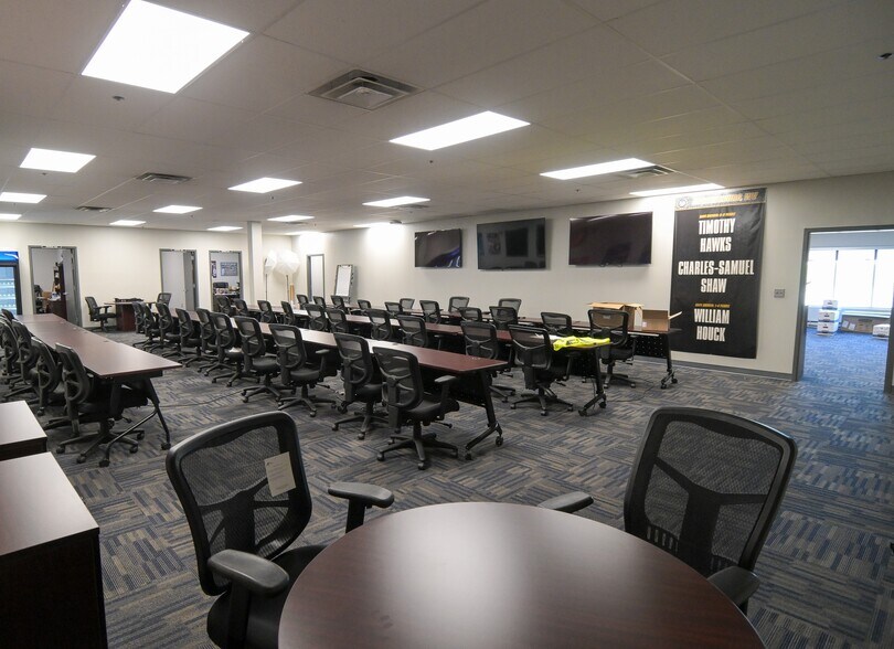 More Photos Of 5158 Williamsport Pike, Martinsburg Warehouse For Lease