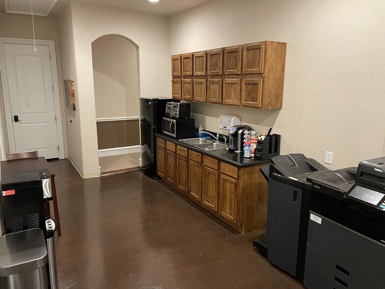 More Photos Of 212 E Virginia St, McKinney Storefront Retail Office For Lease