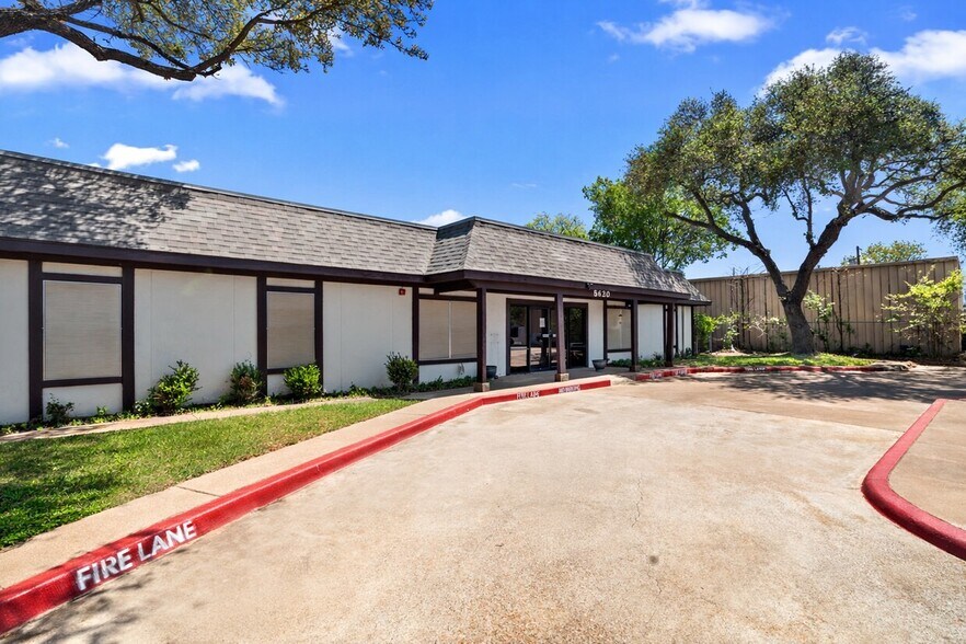 More Photos Of 5620 Rowlett Rd, Rowlett General Retail For Sale