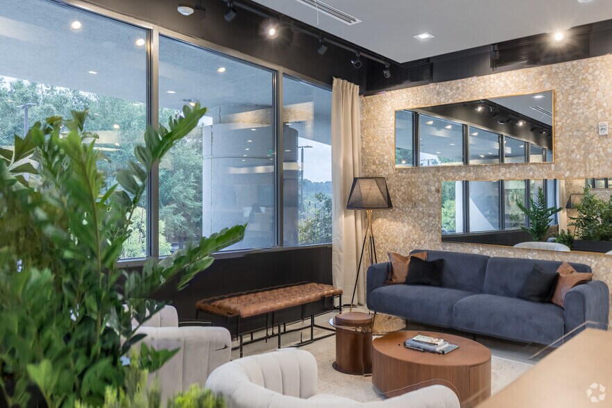 More Photos Of 3100 Interstate N Cir, Atlanta Office For Lease