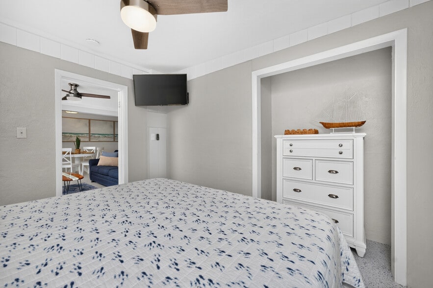 More Photos Of 1130 Gulf Blvd, Englewood Apartments For Sale