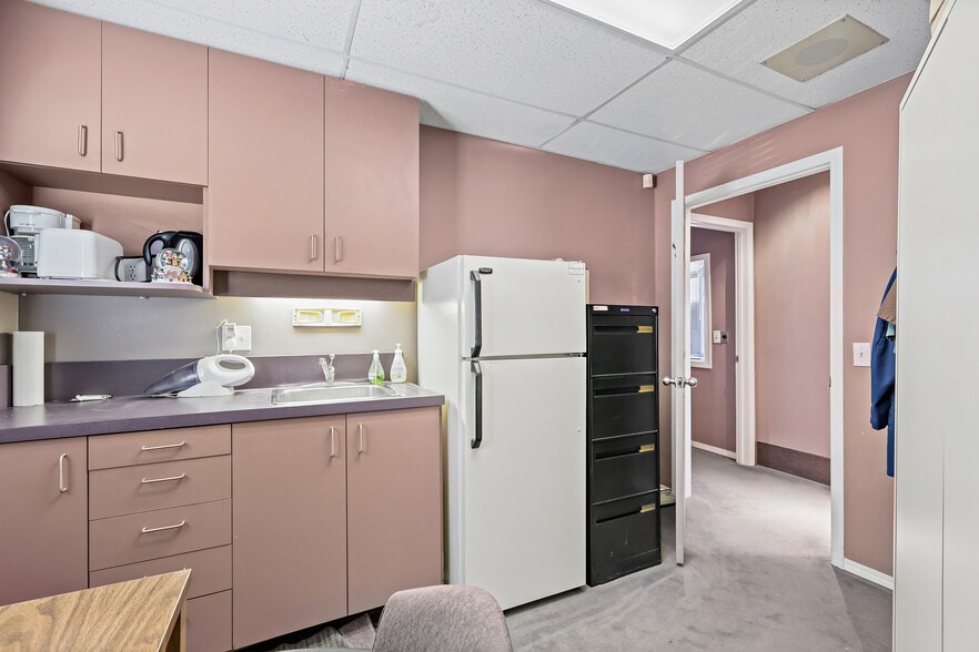 More Photos Of 5600 Elbow Dr SW, Calgary Medical For Sale