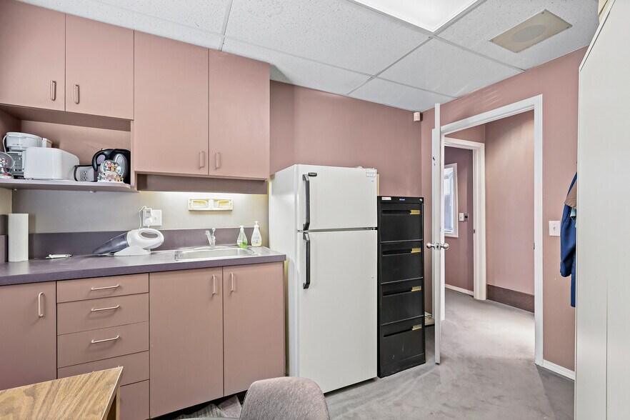 More Photos Of 5600 Elbow Dr SW, Calgary Medical For Sale