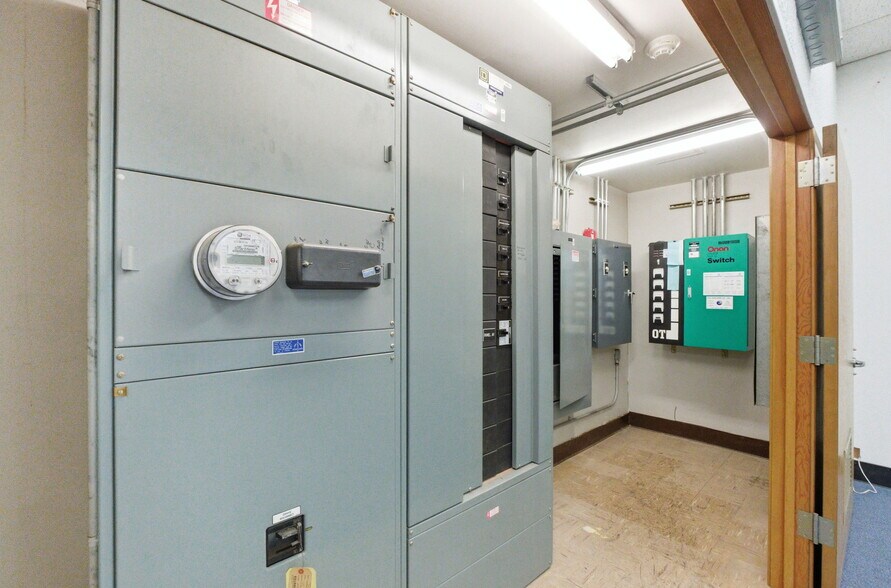 More Photos Of 6537 Foothill Blvd, Oakland Office For Lease