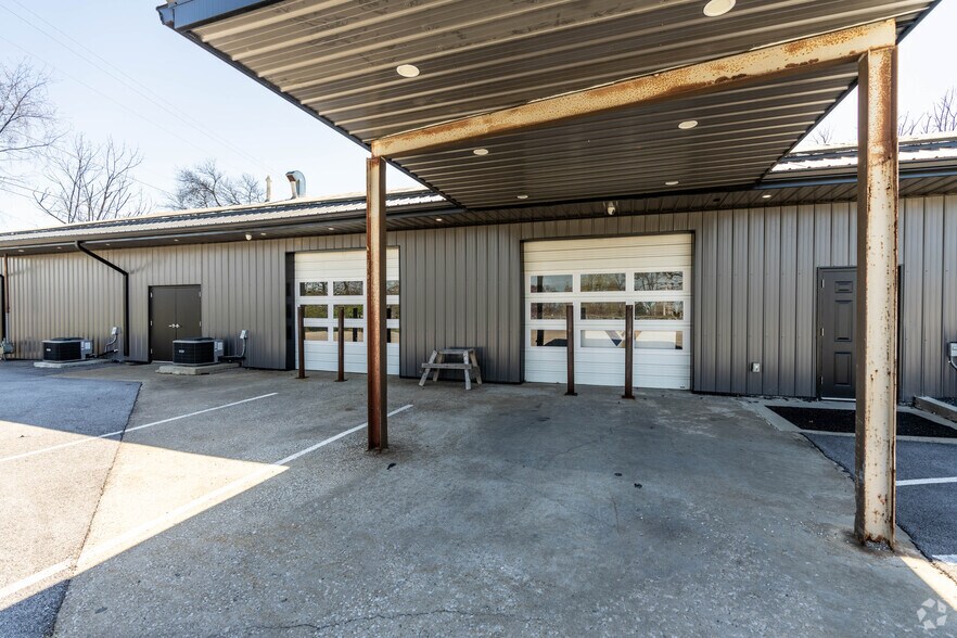 More Photos Of 610 Cave Mill Rd, Bowling Green Medical For Sale