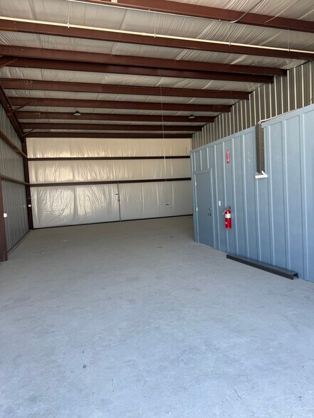 More Photos Of 8081 Old Bastrop Rd, New Braunfels Unknown For Lease