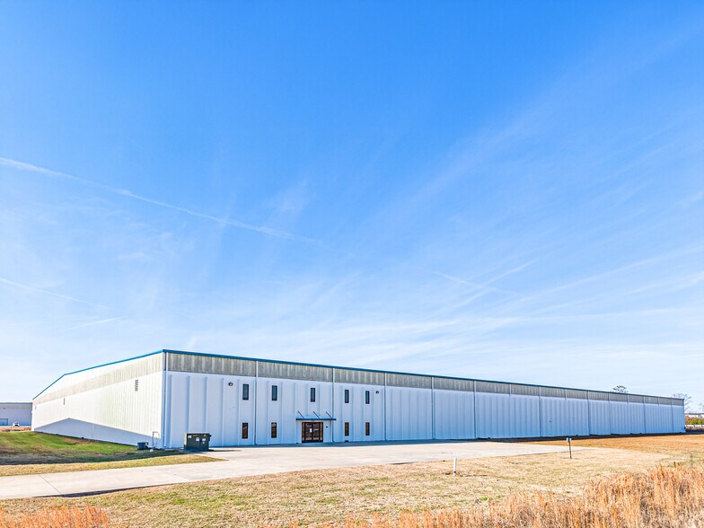 More Photos Of 103 Enterprise Dr SW, Calhoun Warehouse For Lease