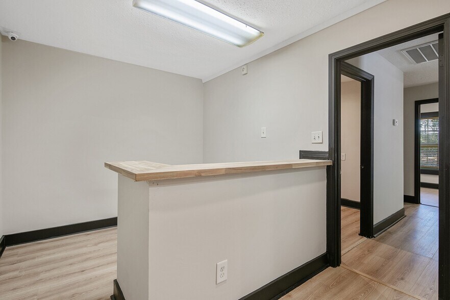More Photos Of 1500 Gillespie St, Fayetteville Office For Lease