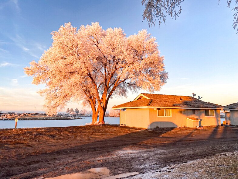 More Photos Of 87275 County Hwy 9-28, Christmas Valley Hotel For Sale