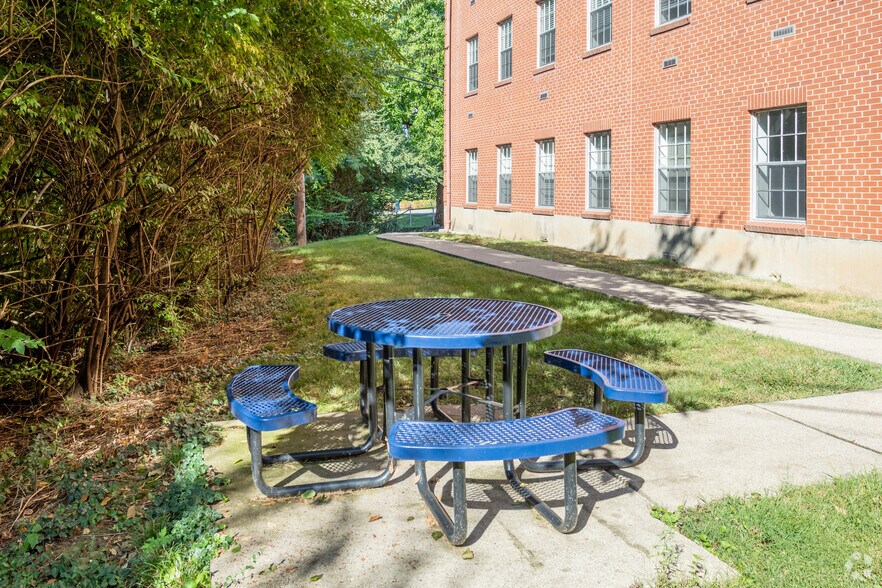 More Photos Of 5721 Dragon Way, Cincinnati Office For Lease